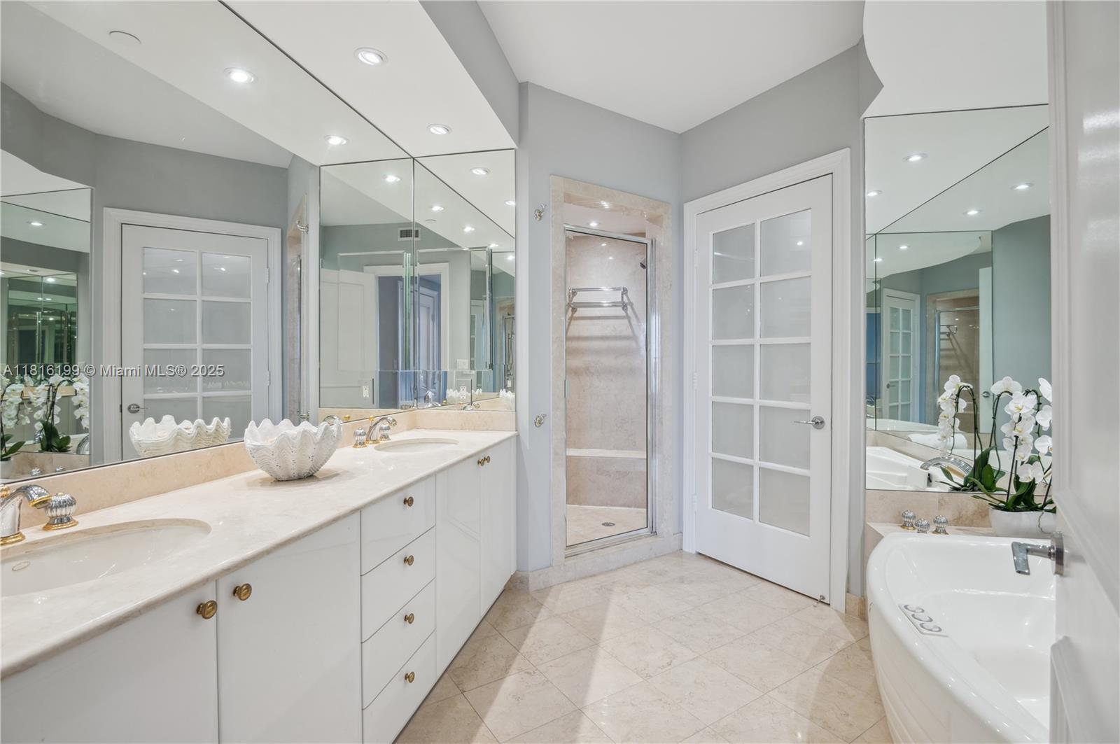 CLUB TOWER THREE CONDO - Residential