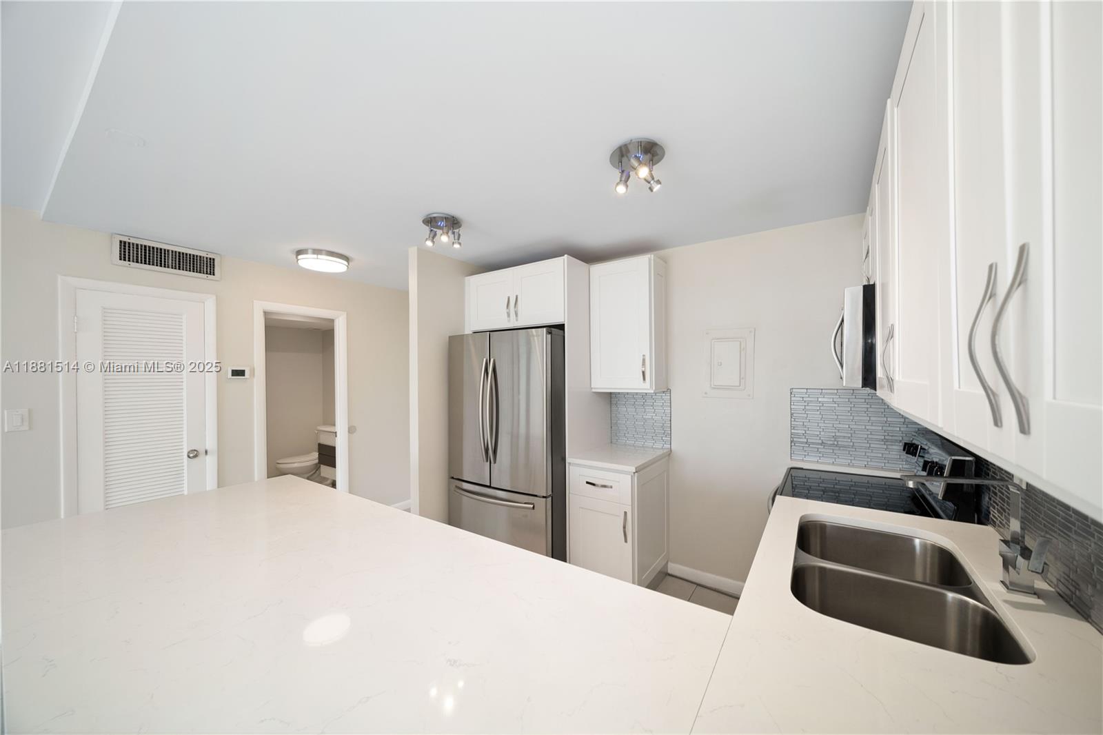GATEWAY HOUSE CONDO - SOU - Residential Lease