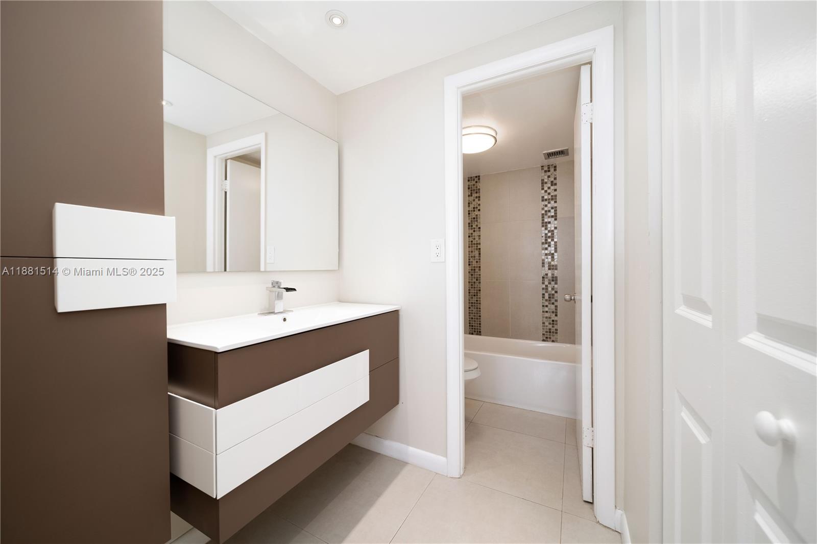 GATEWAY HOUSE CONDO - SOU - Residential Lease
