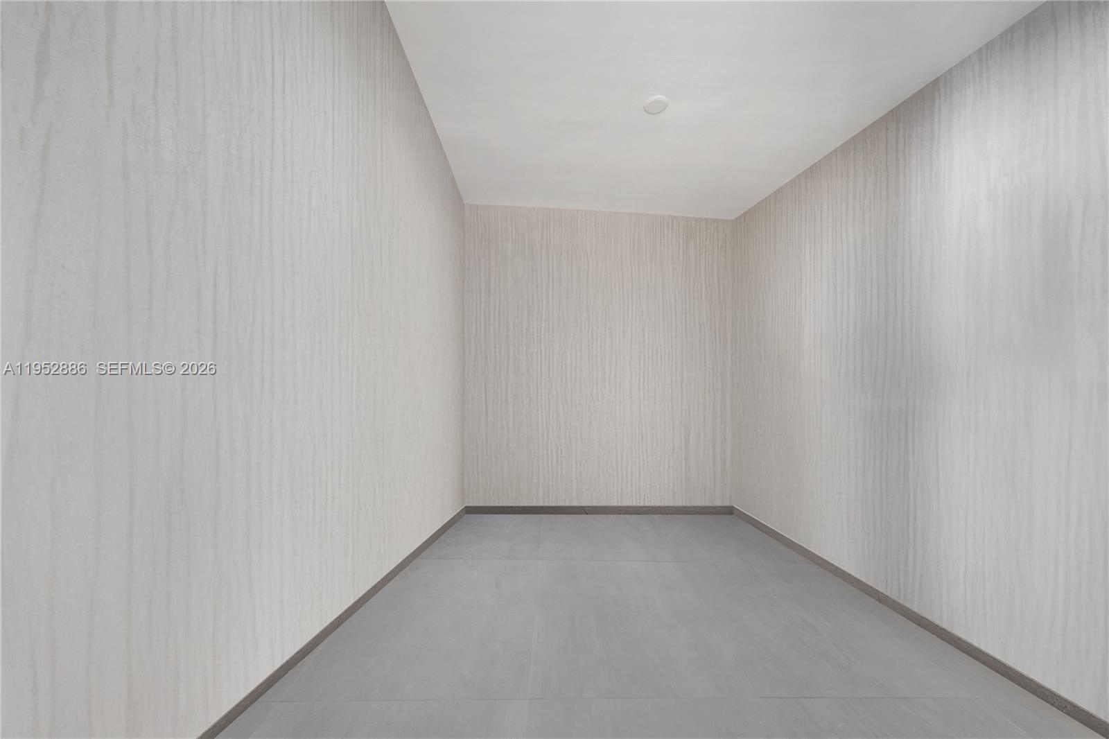 REACH CONDO - Residential