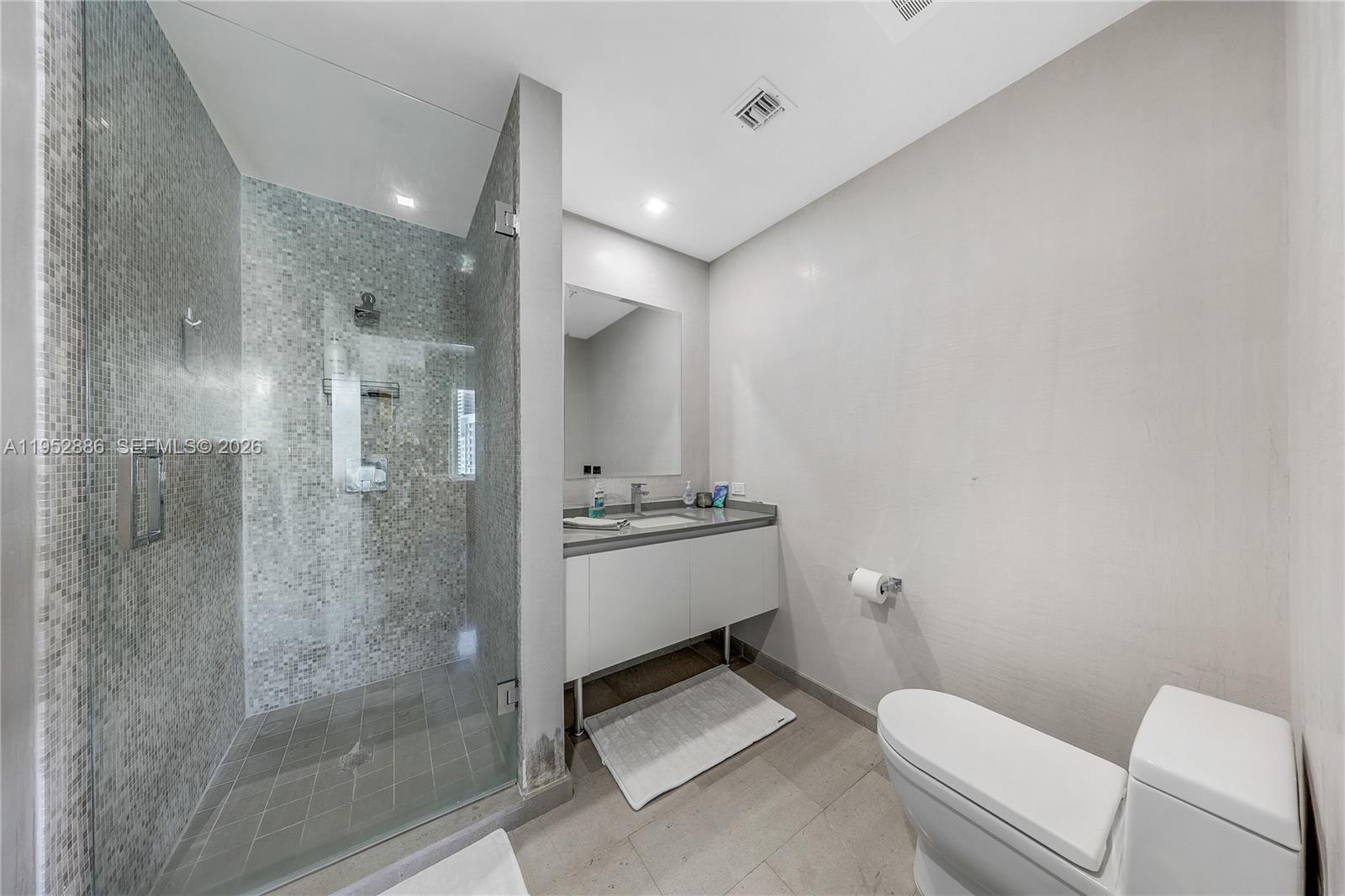 REACH CONDO - Residential