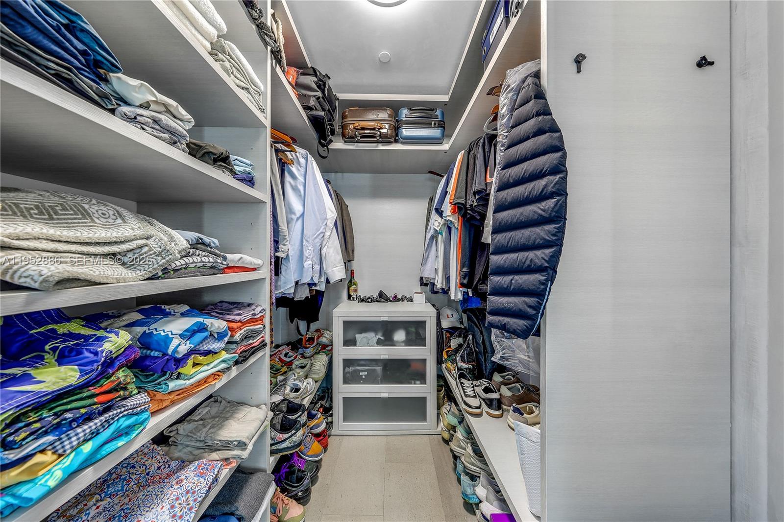 REACH CONDO - Residential