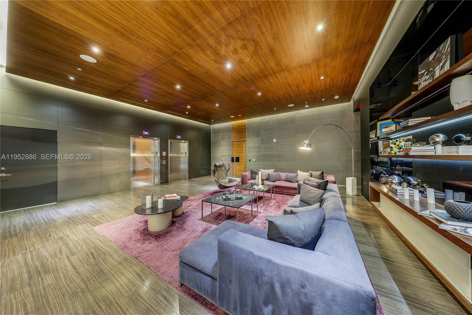 REACH CONDO - Residential