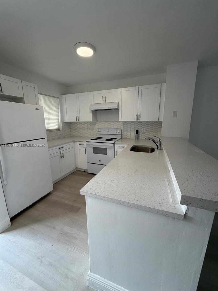 LAKESHORE AT UNIVERSITY P - Residential Lease