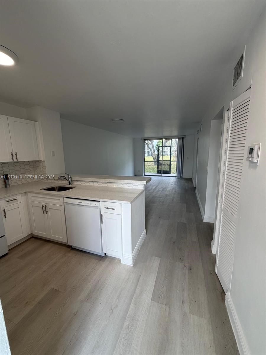 LAKESHORE AT UNIVERSITY P - Residential Lease