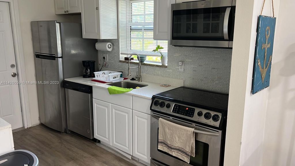 Photo of 504 SW 15th St, Fort Lauderdale, FL 33315 (MLS # A11426059)