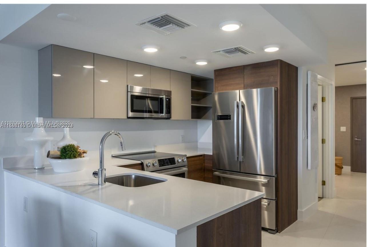 THE IVORY RESIDENCE CONDO - Residential Lease
