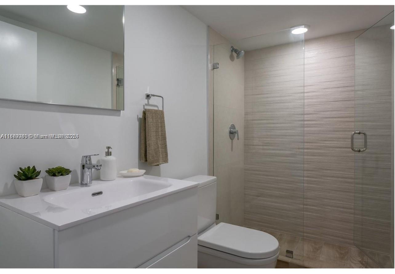 THE IVORY RESIDENCE CONDO - Residential Lease