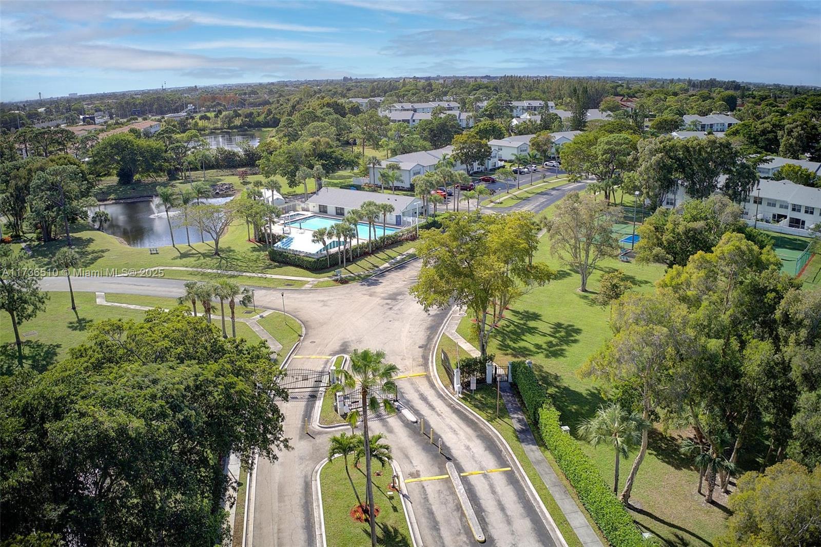 PALM CLUB WEST VILLAGE 1 - Residential