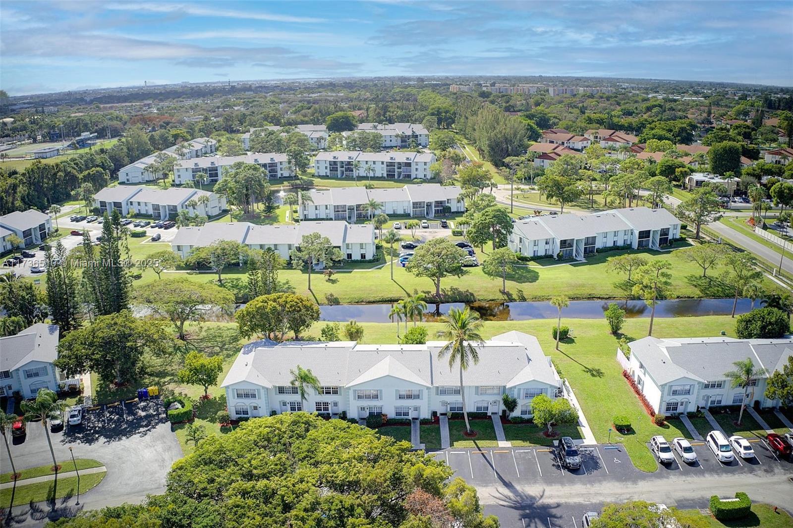 PALM CLUB WEST VILLAGE 1 - Residential