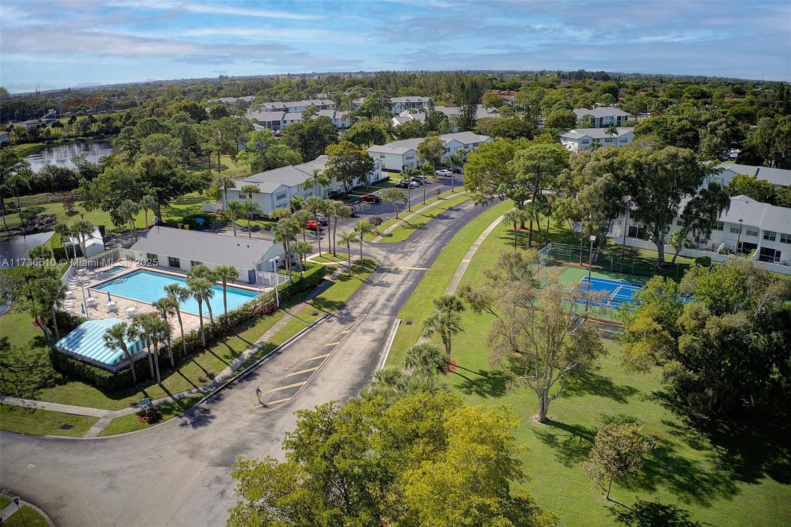 PALM CLUB WEST VILLAGE 1 - Residential