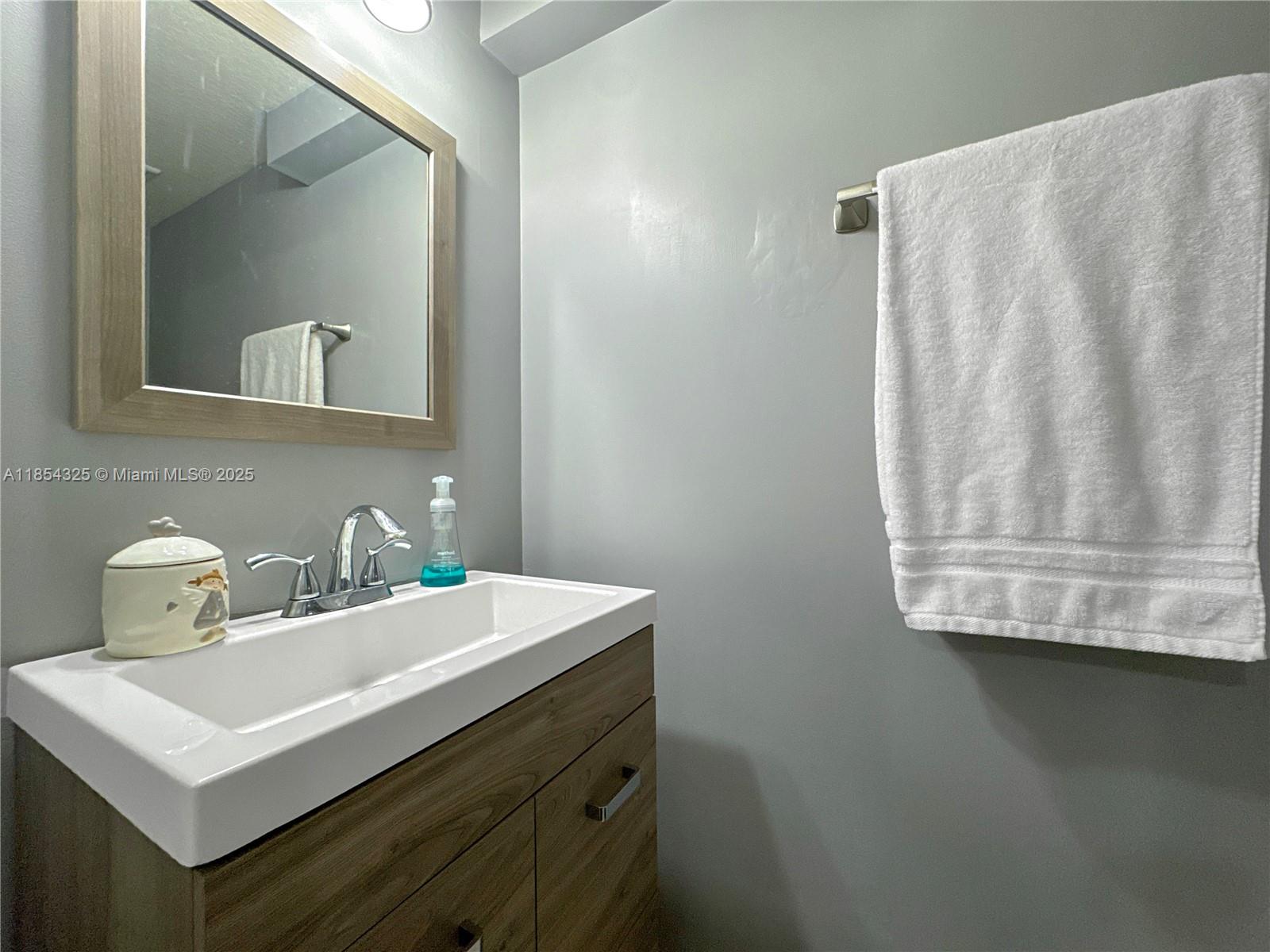 LAKES BY THE BAY GEE - Residential