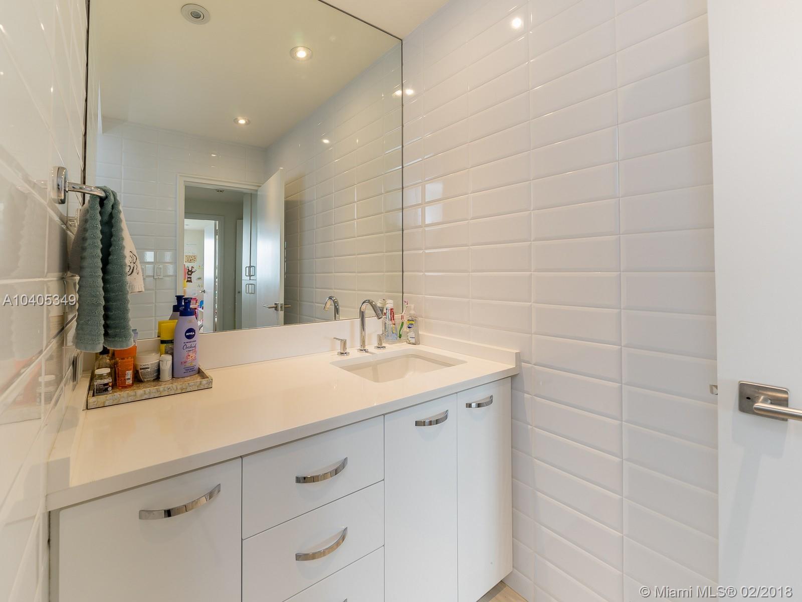 ISLAND HOUSE APT INC - CO - Residential