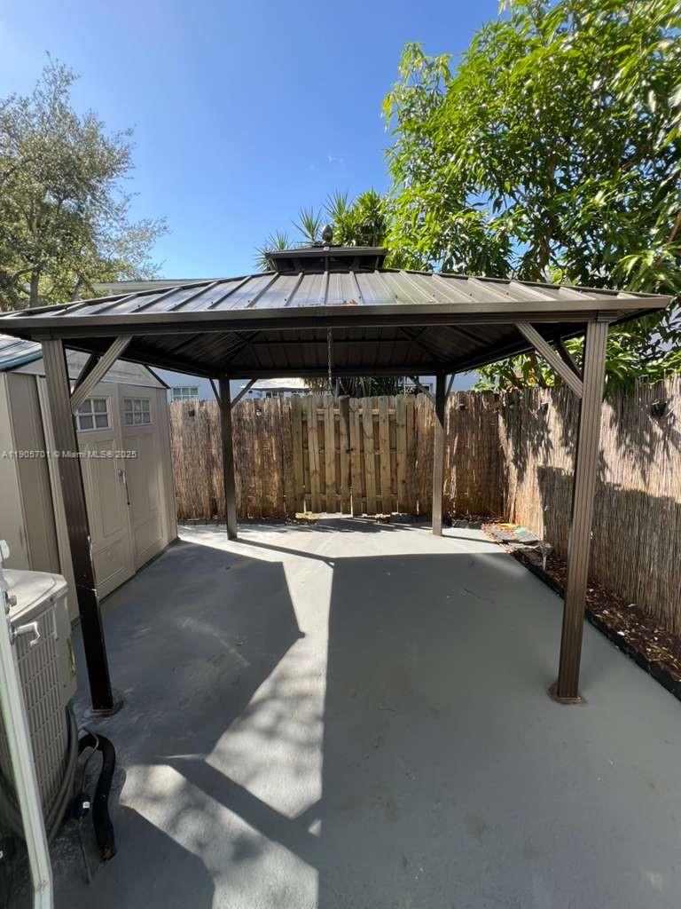 ARROWHEAD GOLF & TENNIS C - Residential Lease