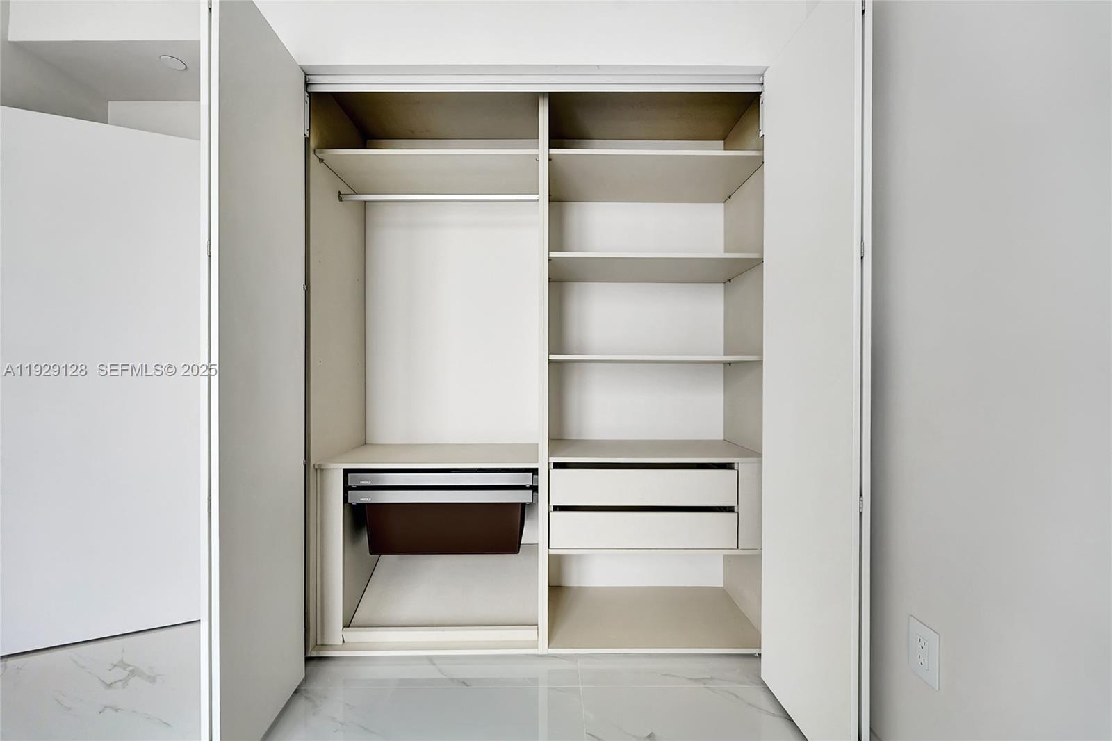 ARIA RESERVE MIAMI - Residential Lease