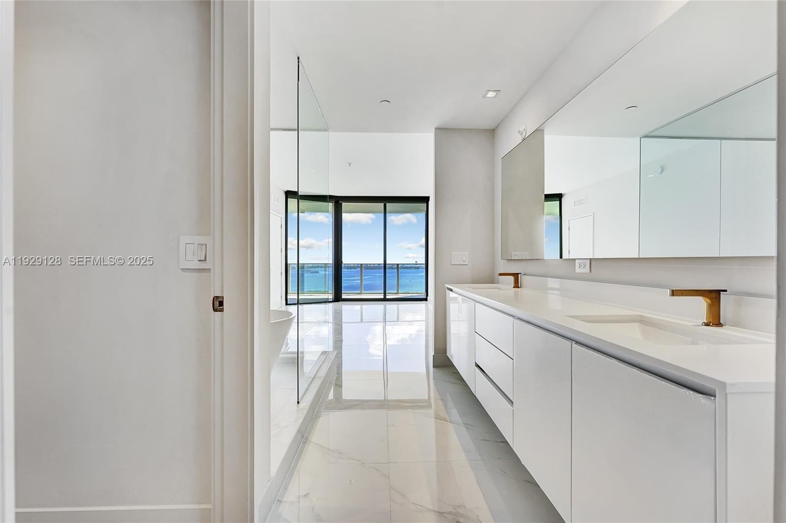 ARIA RESERVE MIAMI - Residential Lease