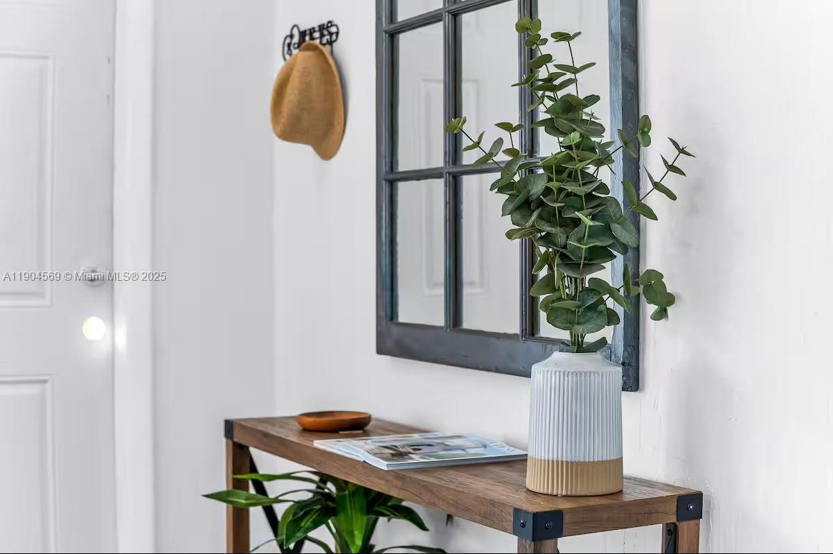 PALM BEACH SQUARE UNIT 3 - Residential Lease