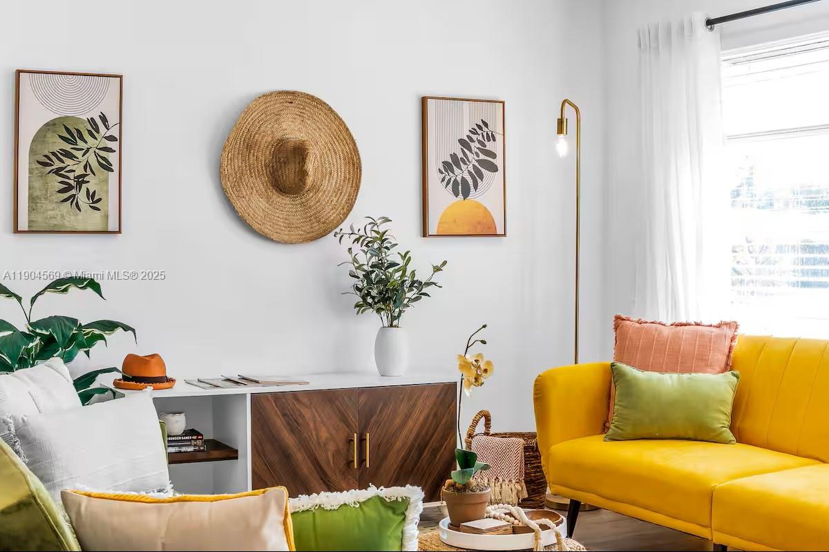 PALM BEACH SQUARE UNIT 3 - Residential Lease