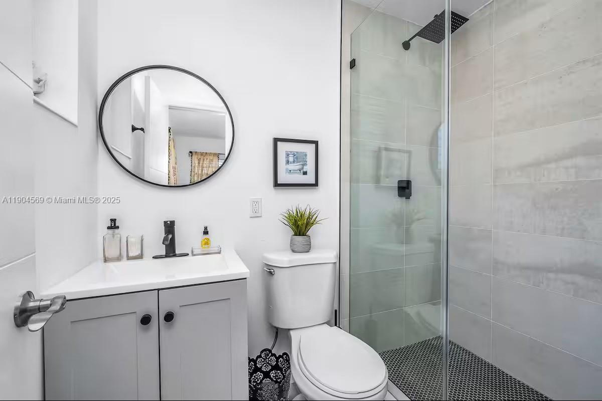 PALM BEACH SQUARE UNIT 3 - Residential Lease