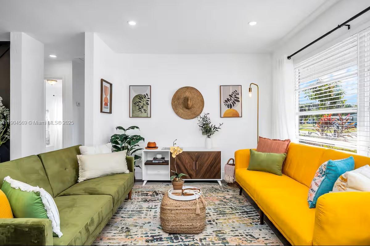 PALM BEACH SQUARE UNIT 3 - Residential Lease