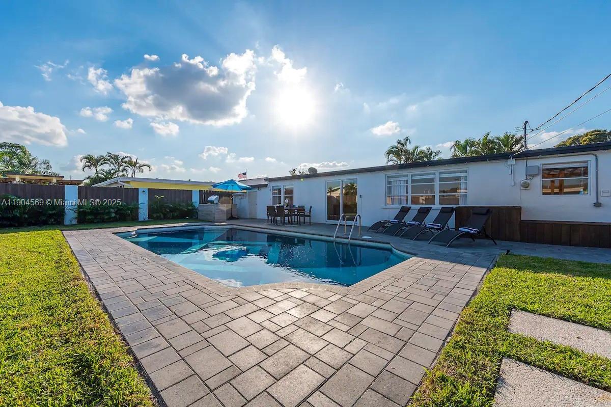 PALM BEACH SQUARE UNIT 3 - Residential Lease