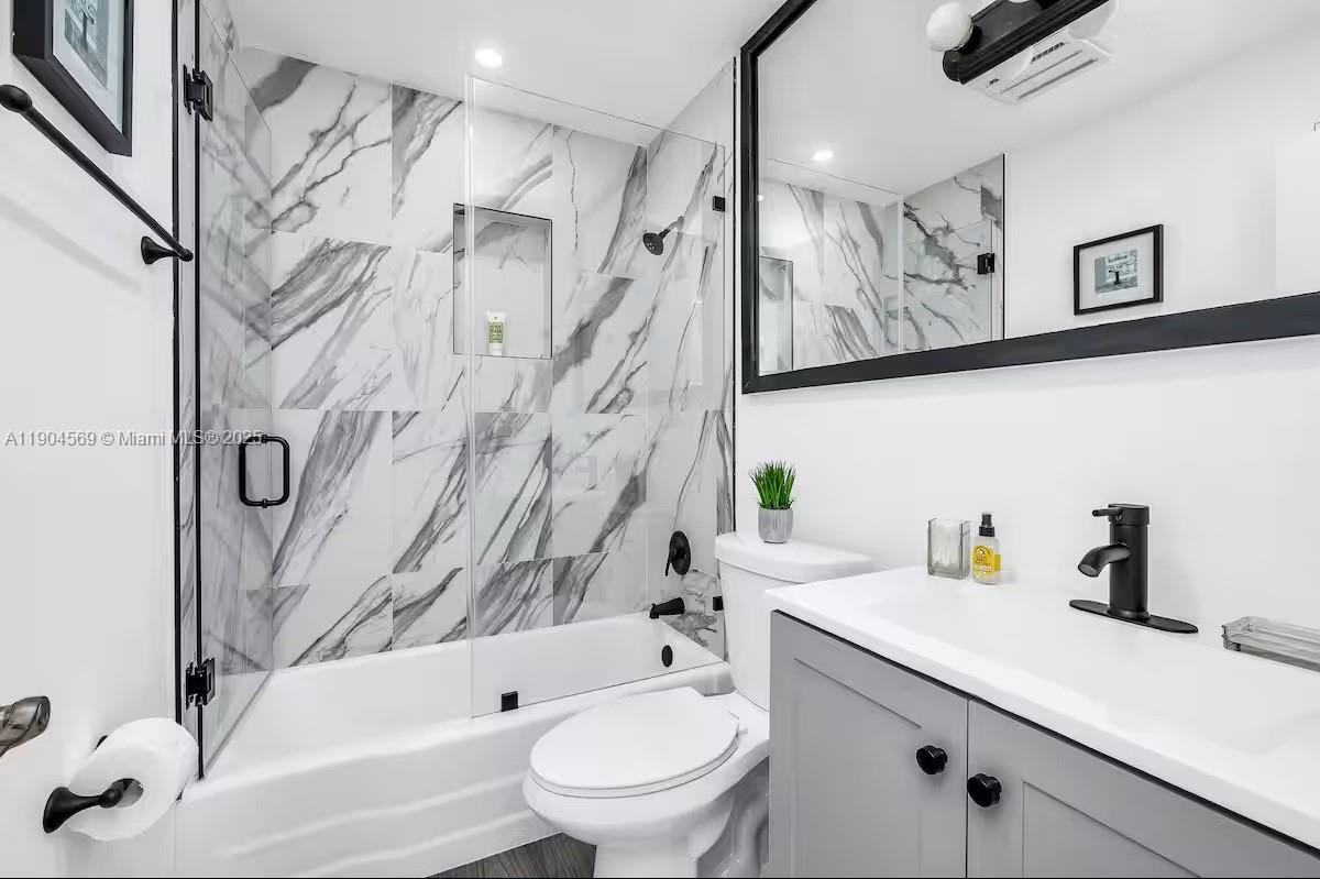 PALM BEACH SQUARE UNIT 3 - Residential Lease