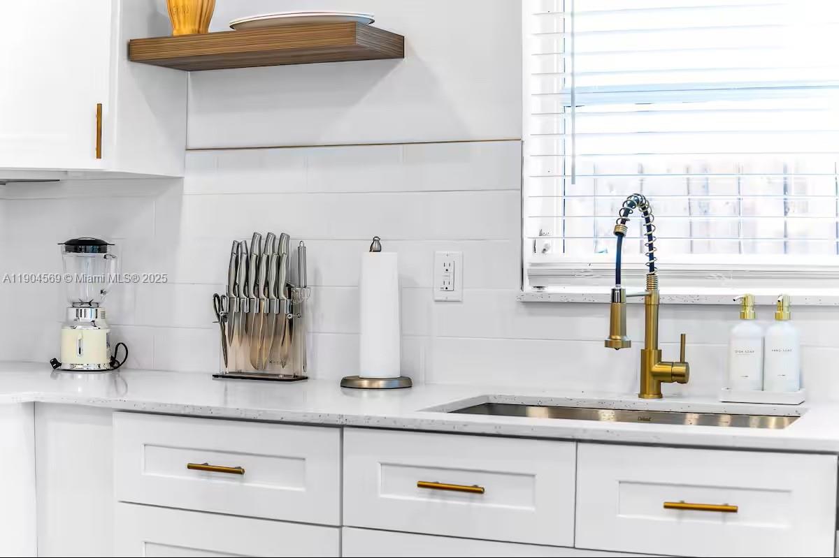 PALM BEACH SQUARE UNIT 3 - Residential Lease