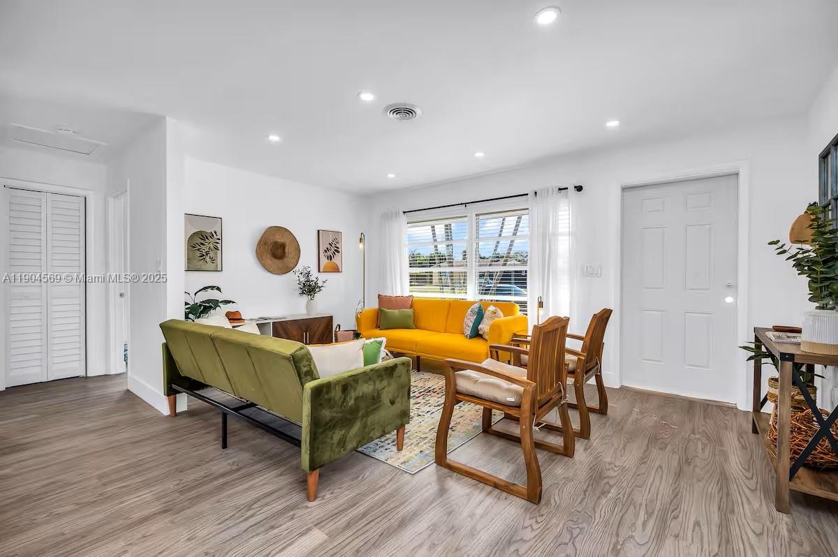 PALM BEACH SQUARE UNIT 3 - Residential Lease