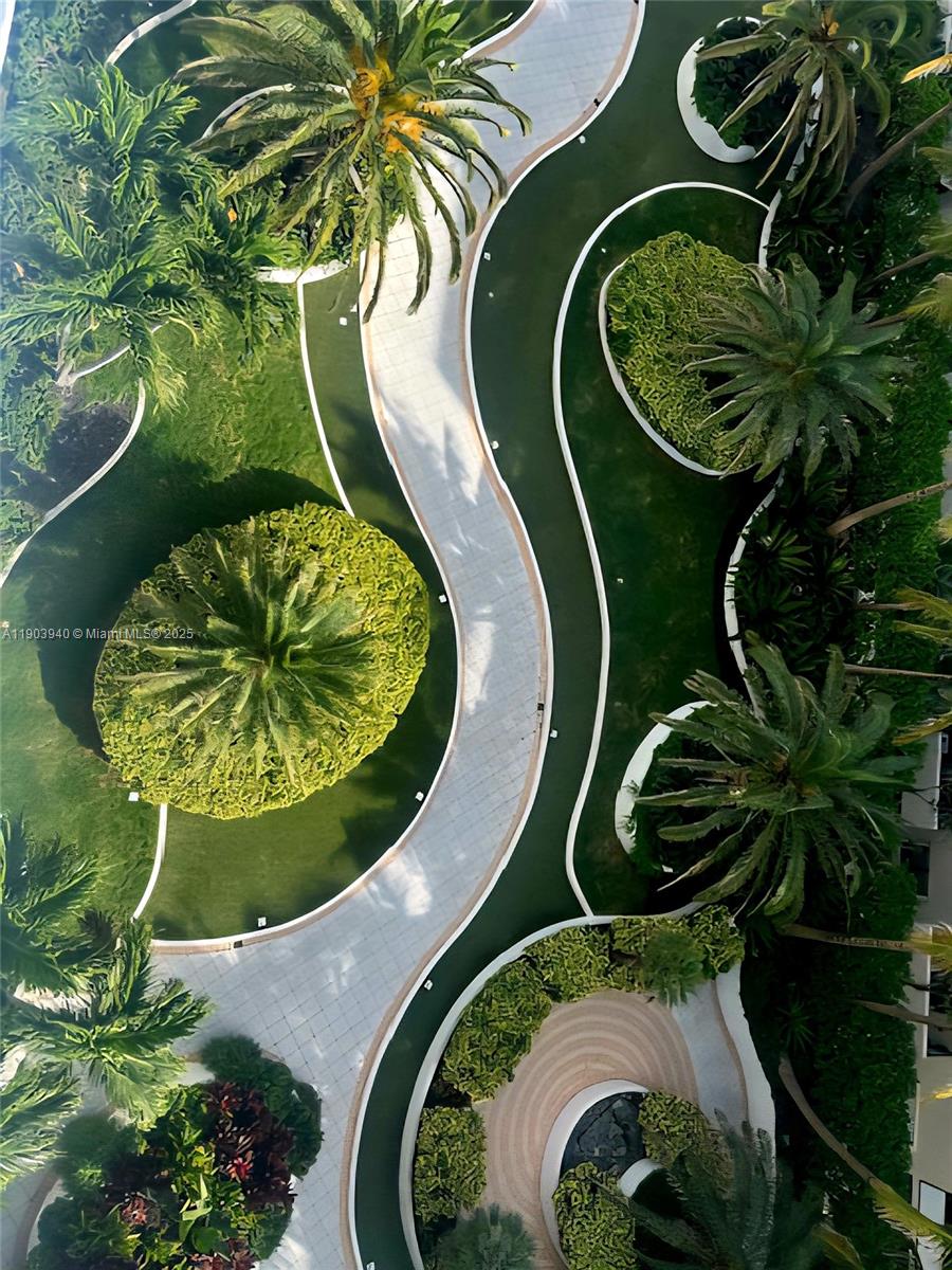 THE DECOPLAGE CONDO - Residential Lease