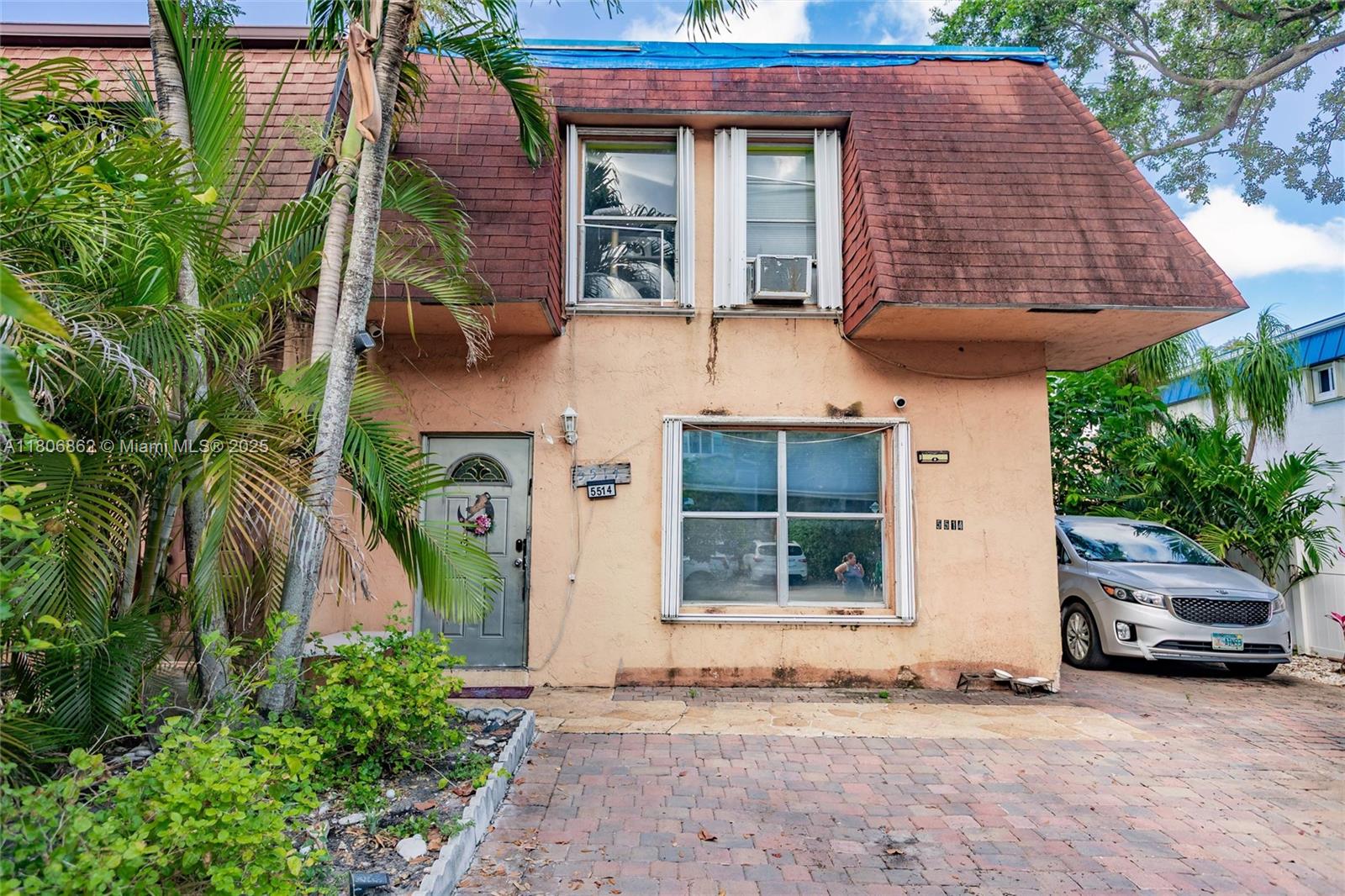 5514 SW 44th Ter