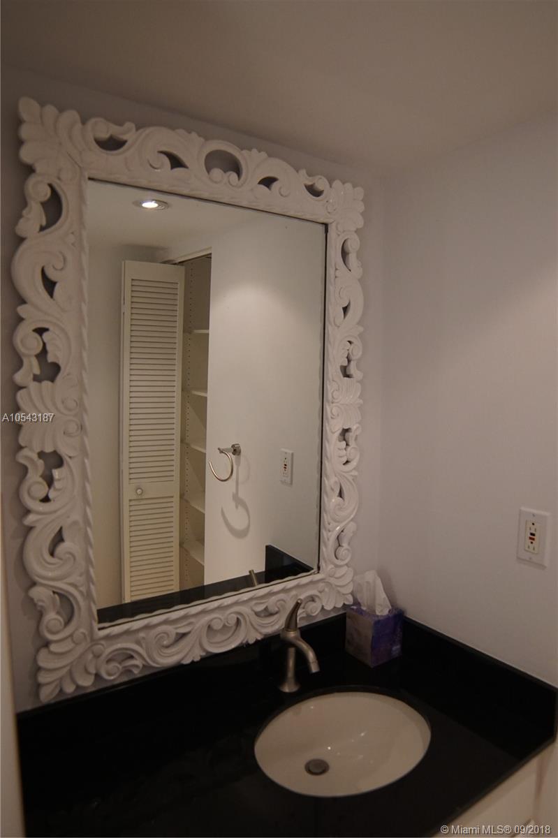 BRICKELL PLACE CONDO - Residential Lease