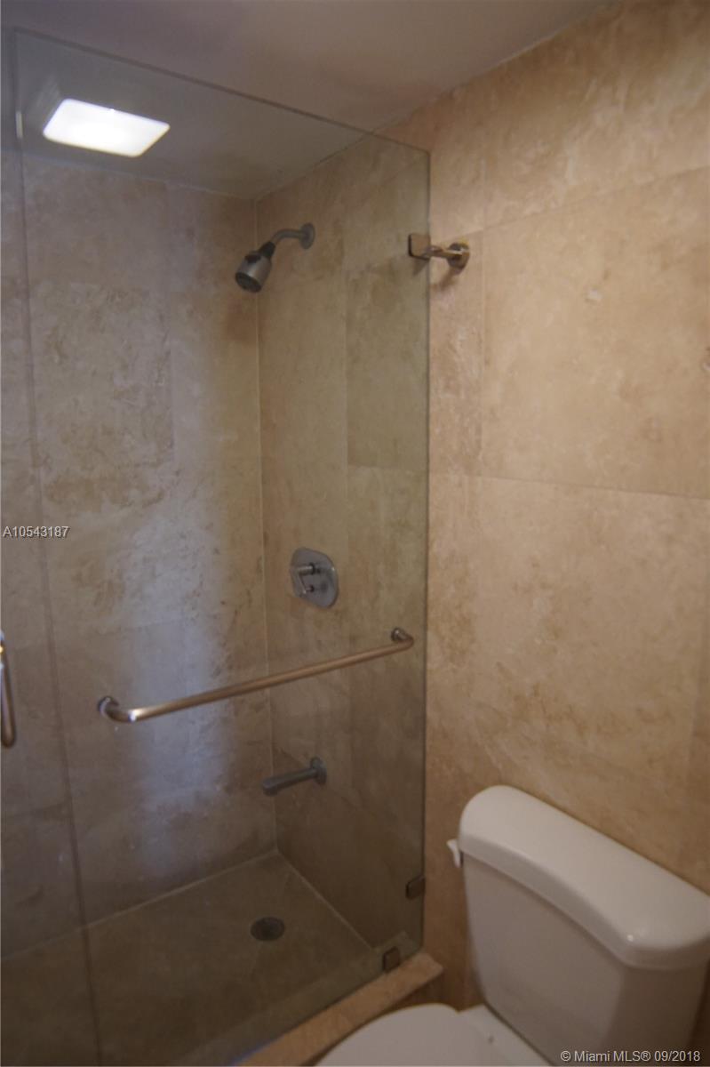 BRICKELL PLACE CONDO - Residential Lease