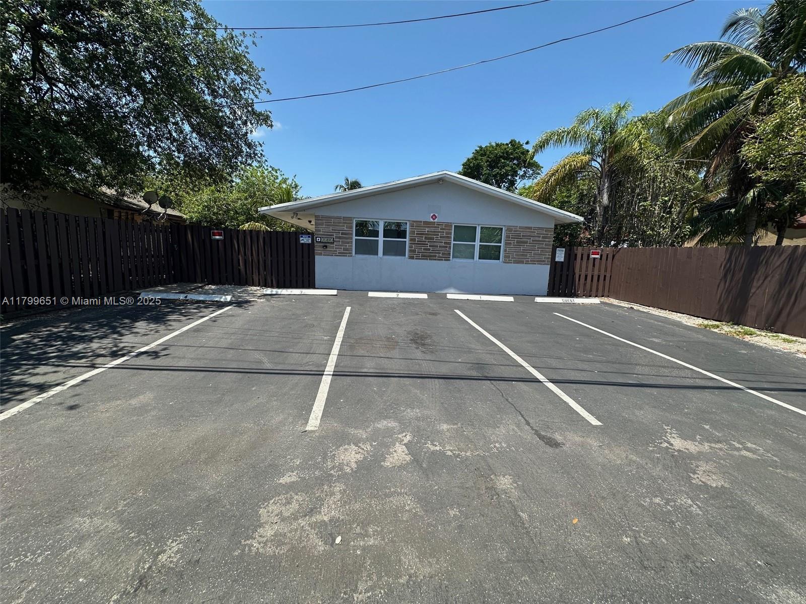 Rental Property at 1105 Ne 5th Ter 3, Fort Lauderdale, Broward County, Florida - Bedrooms: 1 
Bathrooms: 1  - $1,575 MO.