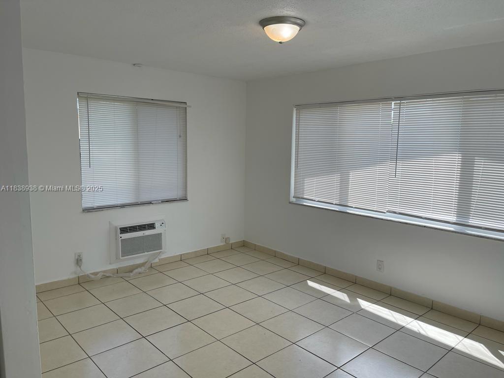 59 NW 37th St 3