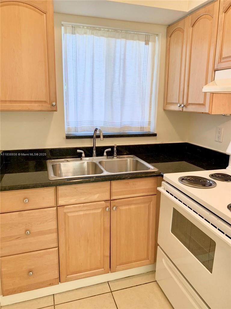 59 NW 37th St 3