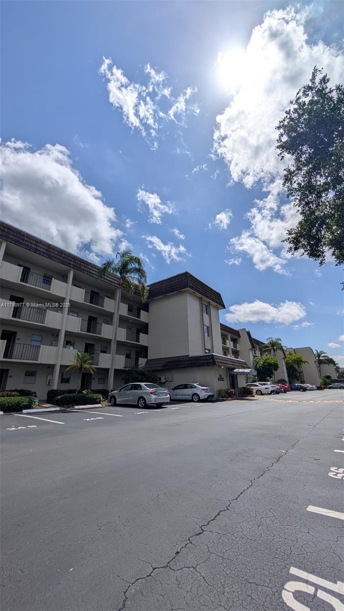 6080 NW 44th St 305