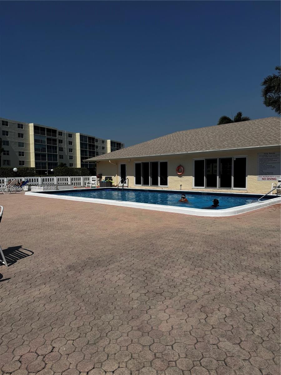 MEADOWBROOK LAKES VIEW CO - Residential
