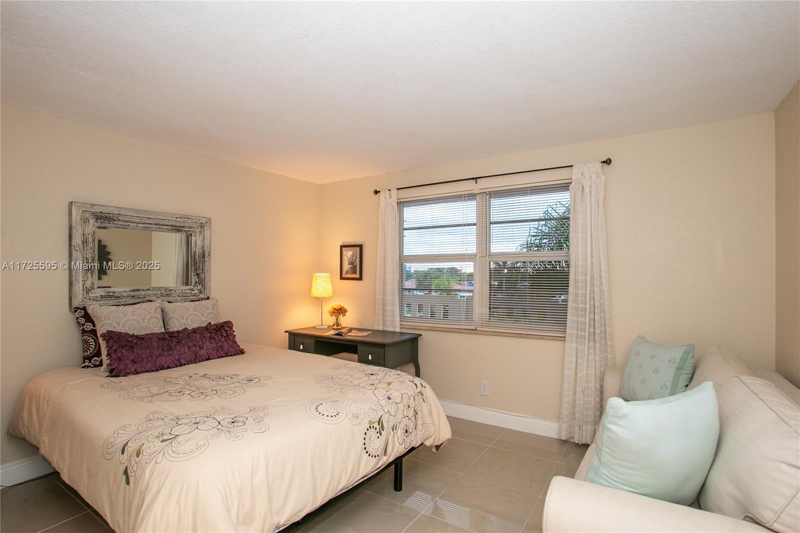 MEADOWBROOK LAKES VIEW CO - Residential