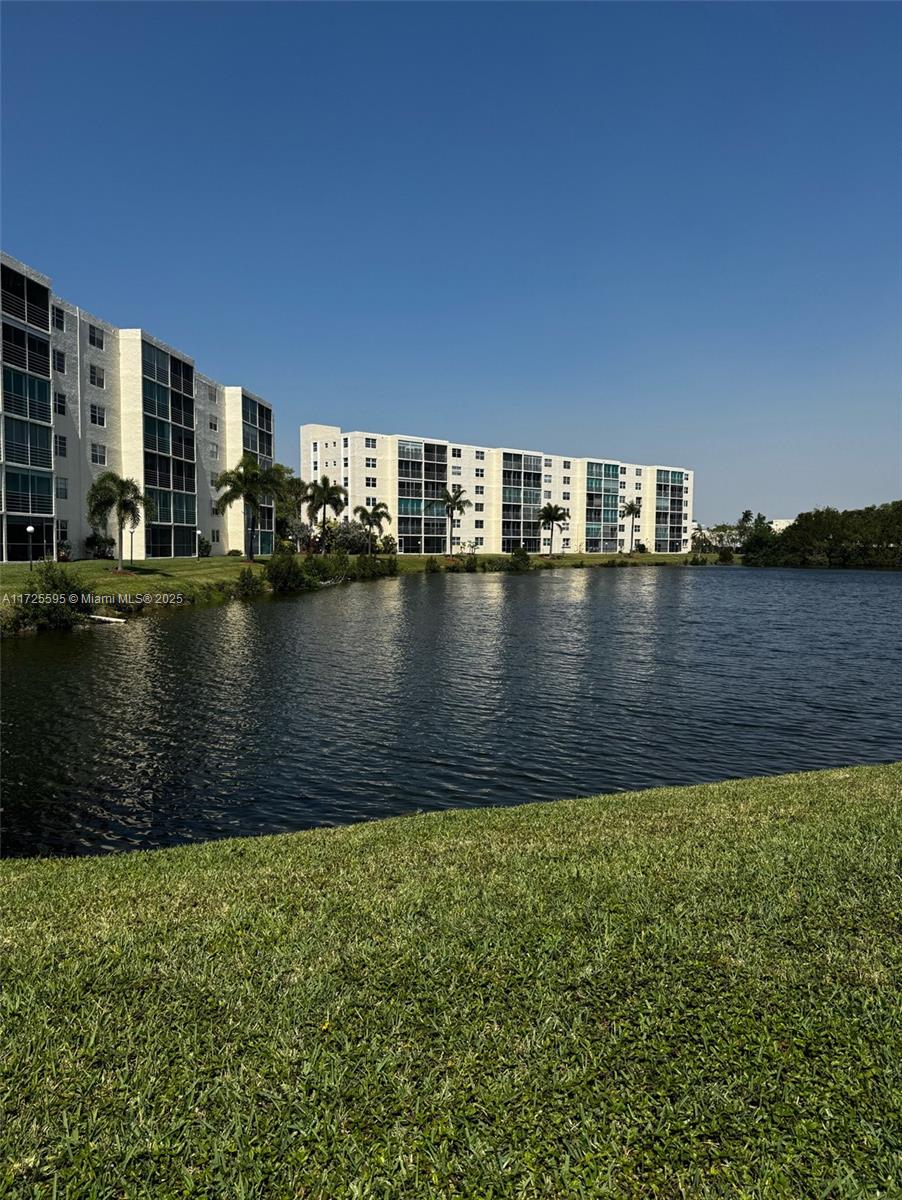 MEADOWBROOK LAKES VIEW CO - Residential