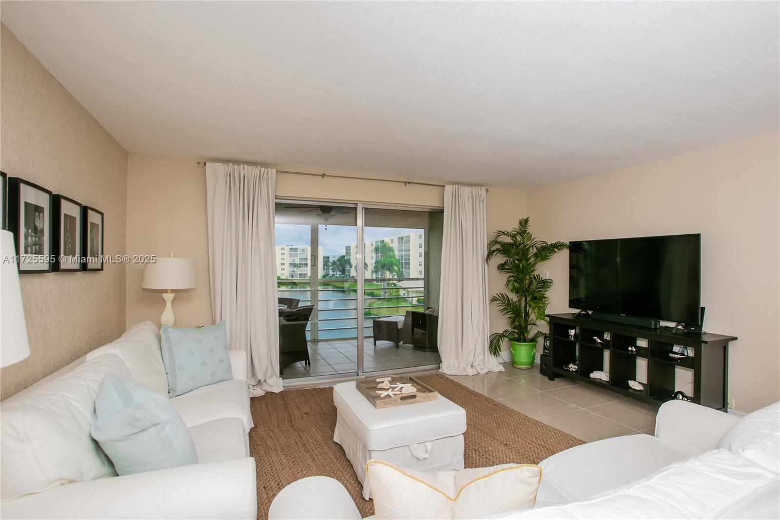 MEADOWBROOK LAKES VIEW CO - Residential