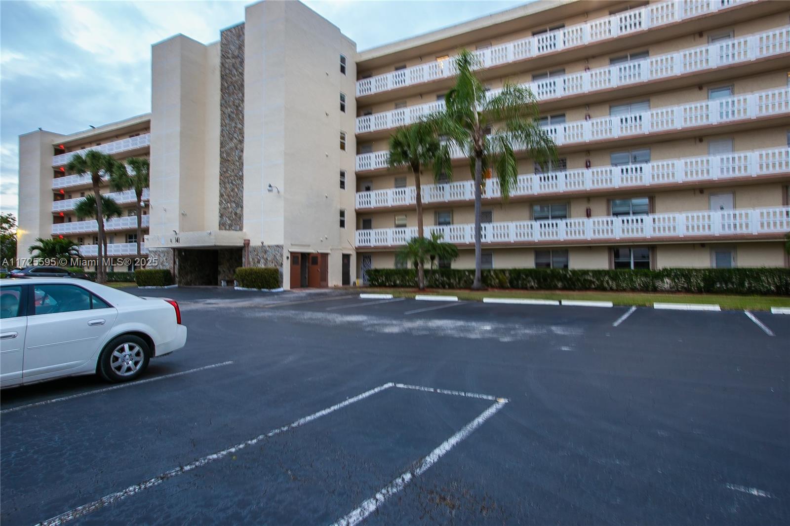 MEADOWBROOK LAKES VIEW CO - Residential