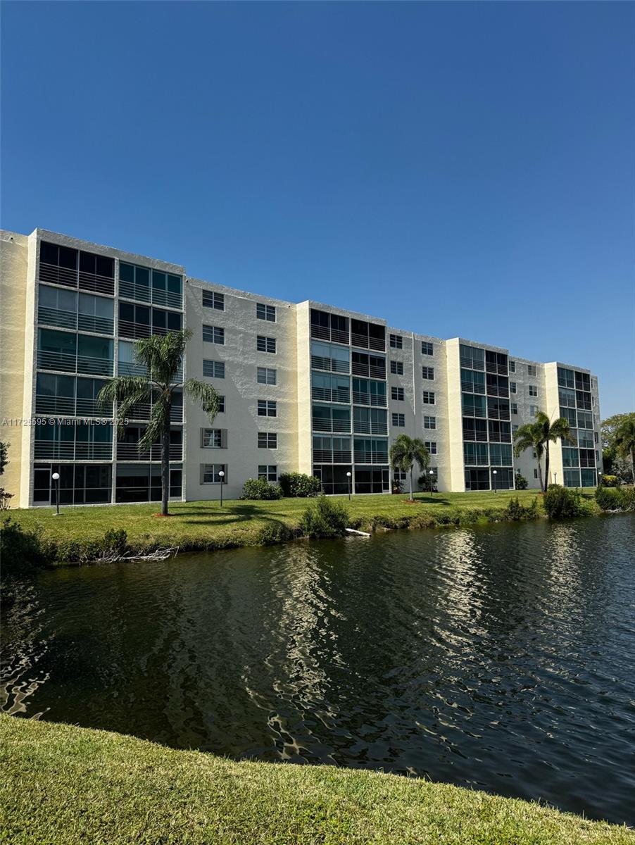 MEADOWBROOK LAKES VIEW CO - Residential