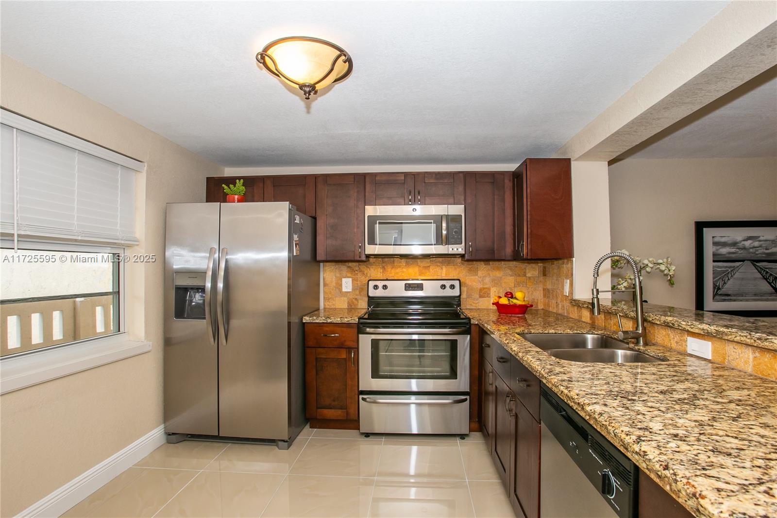 MEADOWBROOK LAKES VIEW CO - Residential