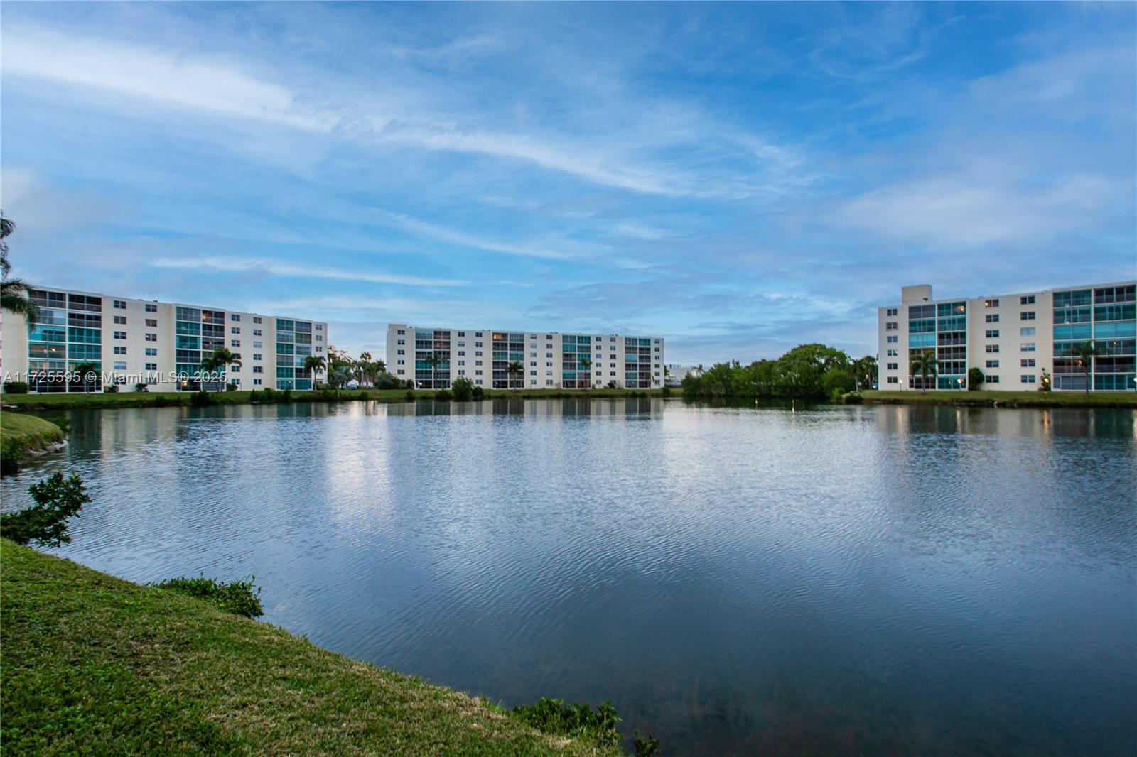 MEADOWBROOK LAKES VIEW CO - Residential