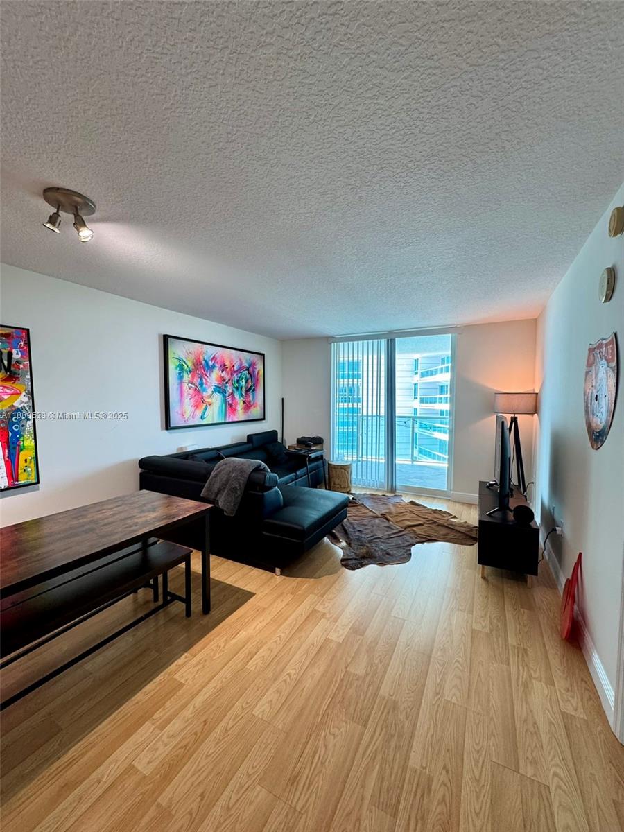2101 Brickell Ave 1209