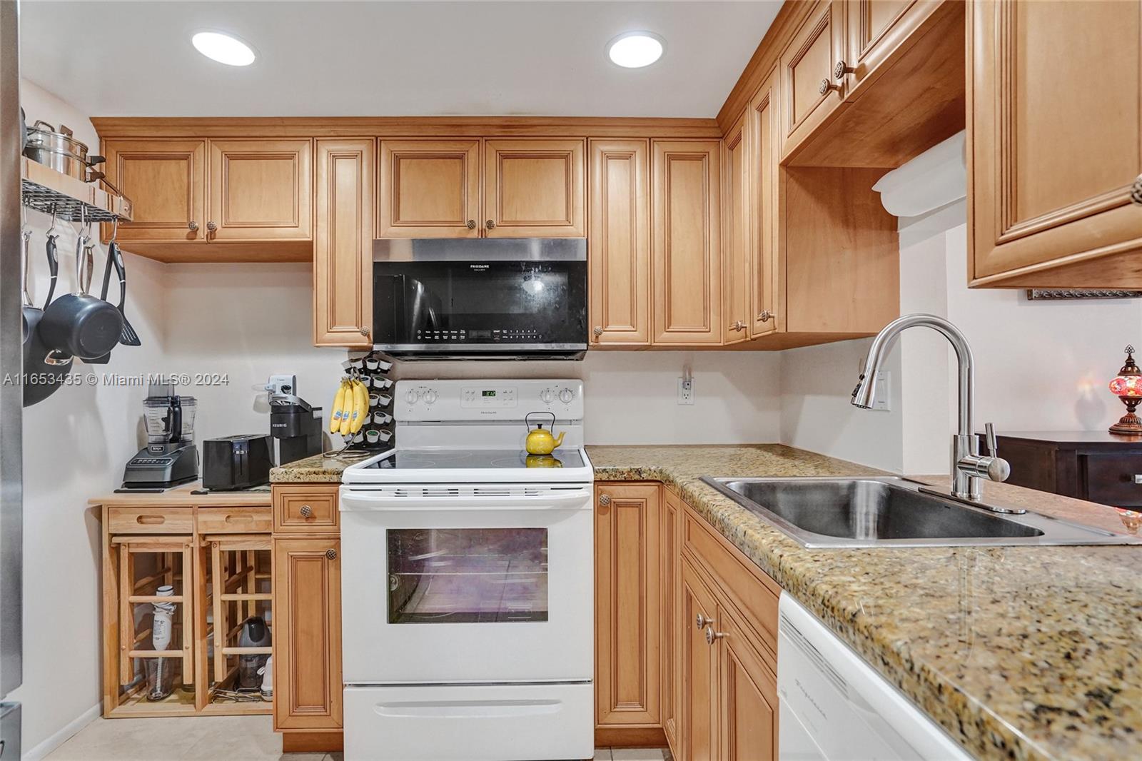 EAST POINT TOWERS CONDO - Residential