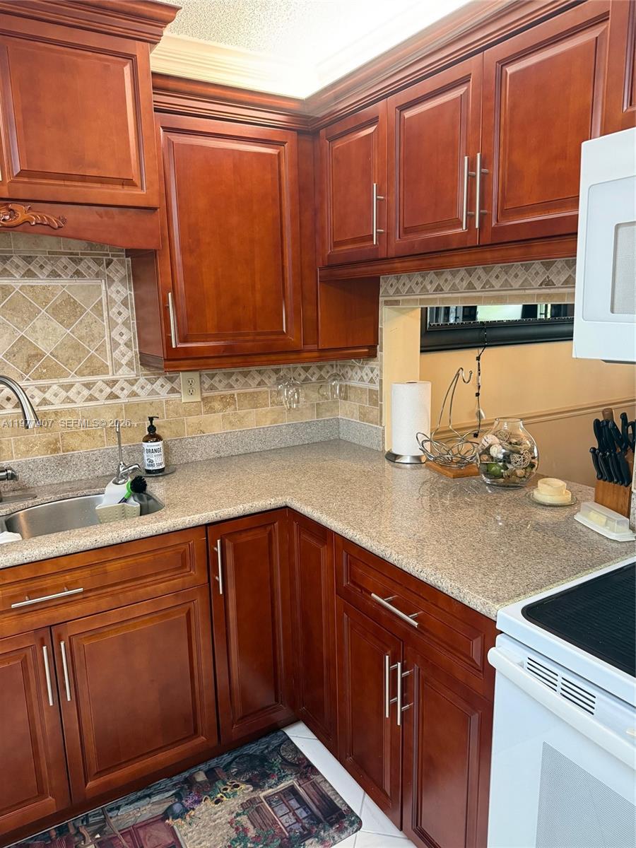LAKES OF CARRIAGE HILLS - Residential