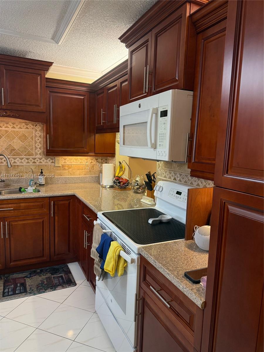 LAKES OF CARRIAGE HILLS - Residential