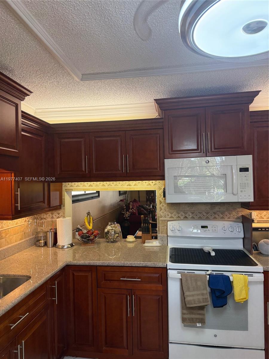 LAKES OF CARRIAGE HILLS - Residential