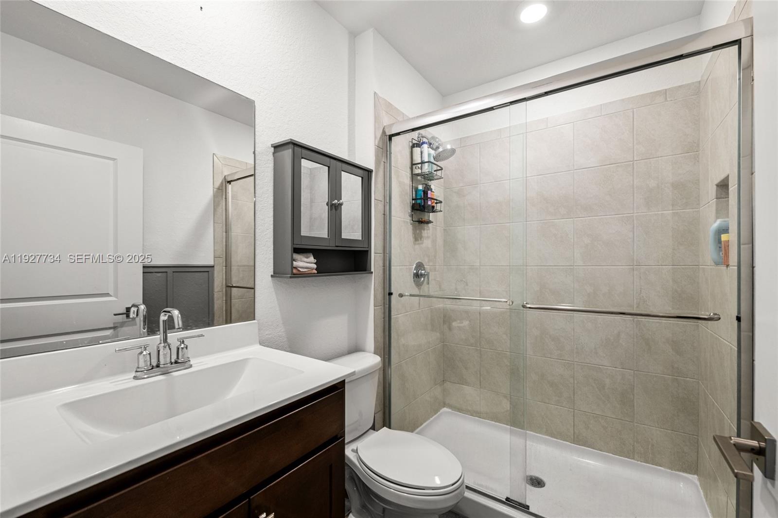 ROYAL HOMES WEST - Residential Lease